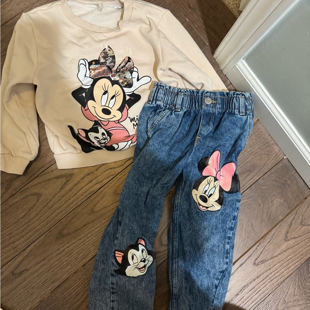 Minnie Mouse Sweatshirt and Jeans set